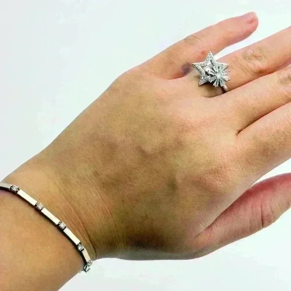 Gorgeous silver colored star sparkle rhinestone adjustable spinning top ring - Picture 1 of 6